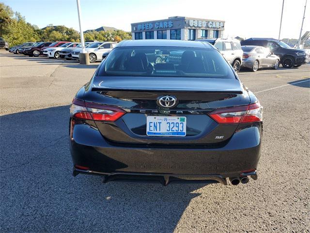 2021 toyota camry se