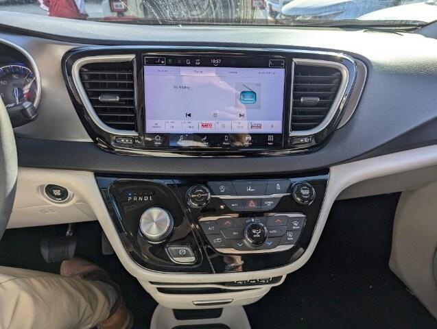 2022 chrysler pacifica touring-l