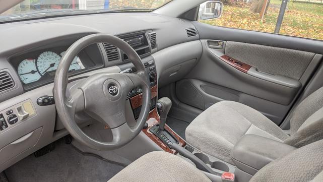 2004 toyota corolla le