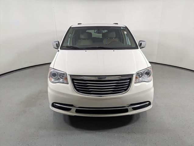 2013 chrysler town & country limited