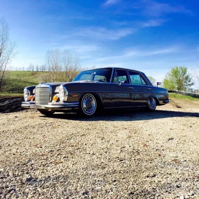 1972 mercedes-benz 280se 4.5 w/ airlift v2 air suspension