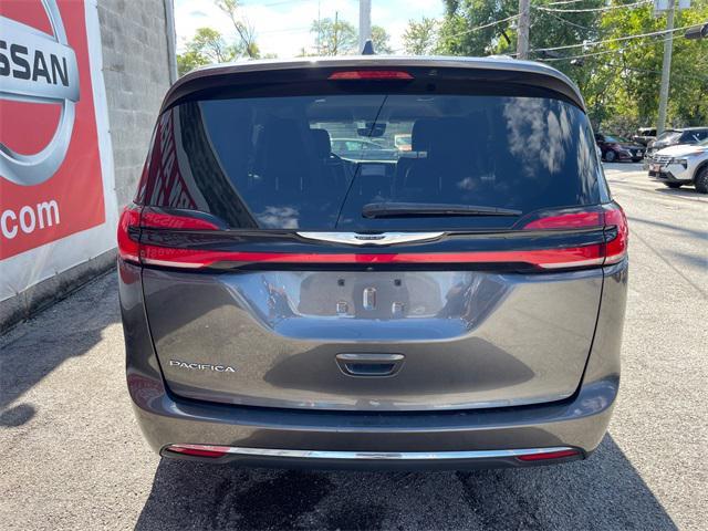 2022 chrysler pacifica touring l