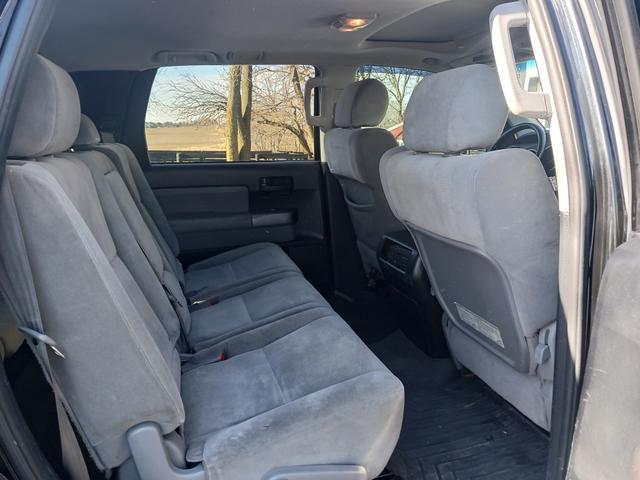 2013 toyota sequoia sr5