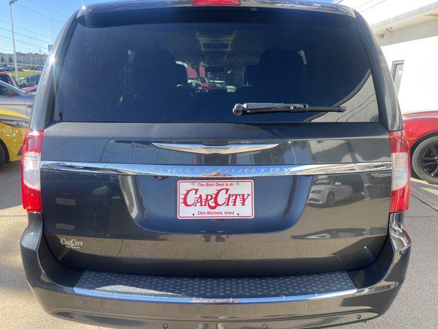 2011 chrysler town & country touring-l