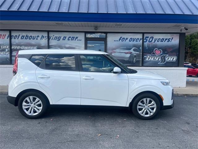 2022 kia soul lx