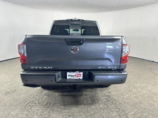 2022 nissan titan in chicago, illinois