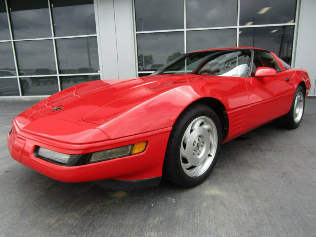1993 chevrolet corvette, red with 71326 miles available now!