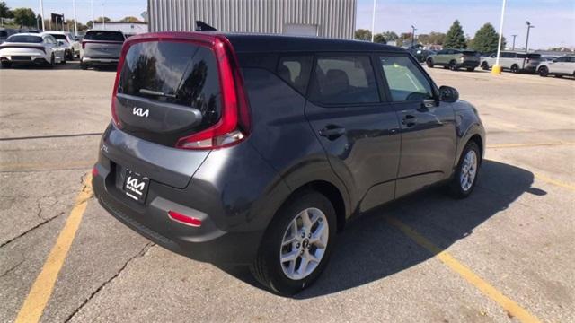 2022 kia soul lx