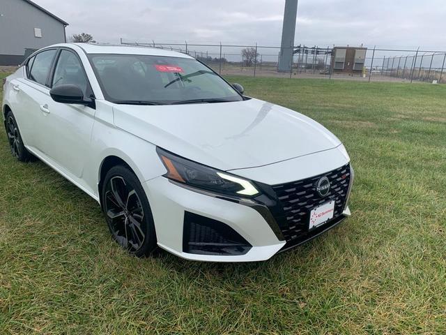 2023 nissan altima 2.5 sr