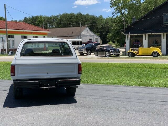 1991 dodge ramcharger 4x4 excellent condition ac automatic