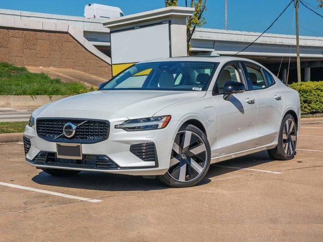 2024 volvo s60 recharge plug-in hybrid t8 plus dark theme