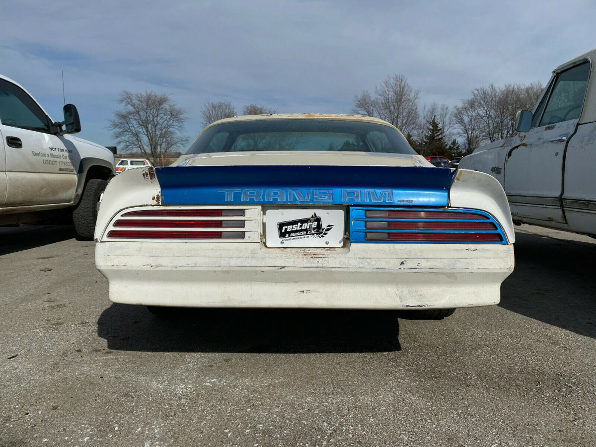 1975 trans am pontiac v8 - 4 spd, no reserve, phs, ac, pw, pl, silver ext