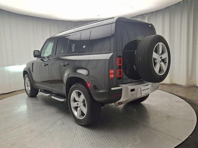 2024 land rover defender p300