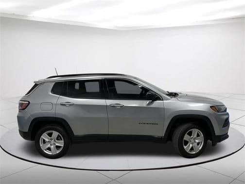 2022 jeep compass latitude in plymouth, wisconsin
