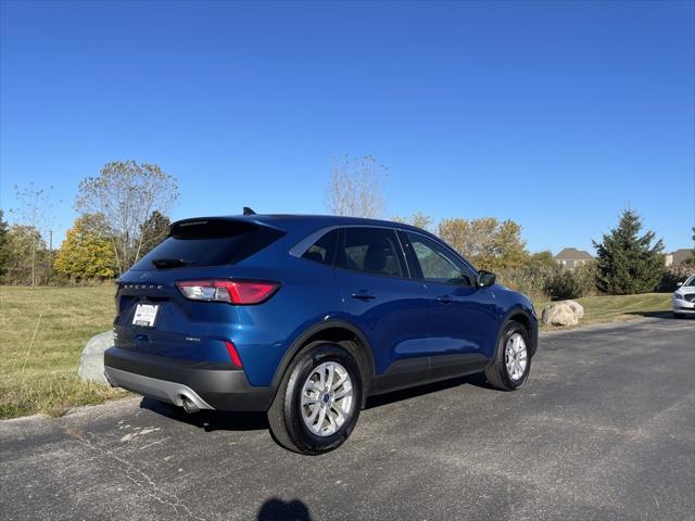 2022 ford escape se