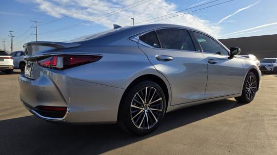 2025 Lexus ES