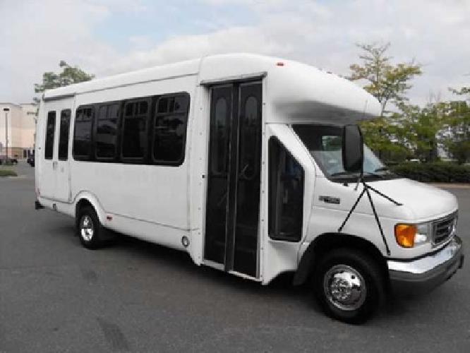 used 2004 ford e-450 startrans wheelchair shuttle bus for wheelchair mobility in westbury, ny