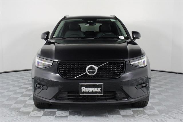 2024 volvo xc40 b5 plus dark theme