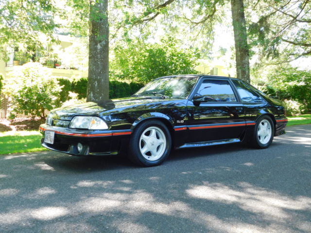 1992 ford mustang gt hatchback 5.0l 5sdp black on black 43k beauiful car