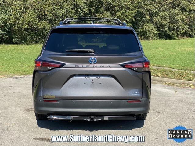 2022 toyota sienna xle 8 passenger