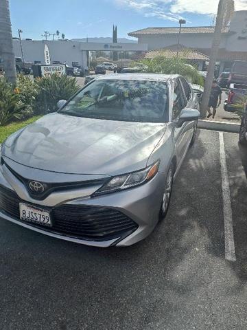 2019 toyota camry le