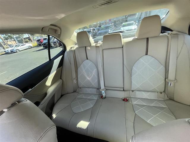 2018 toyota camry hybrid xle