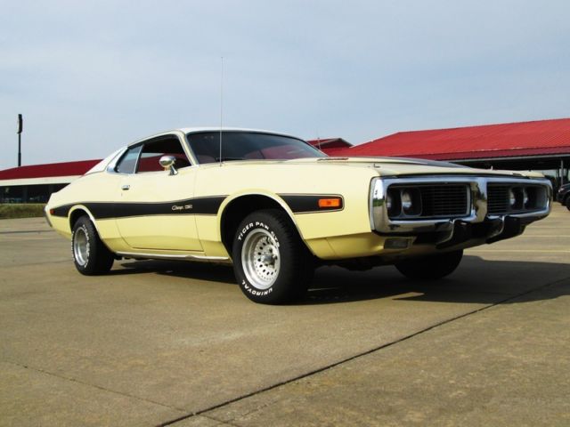 1973 yellow & black dodge charger 340 mag