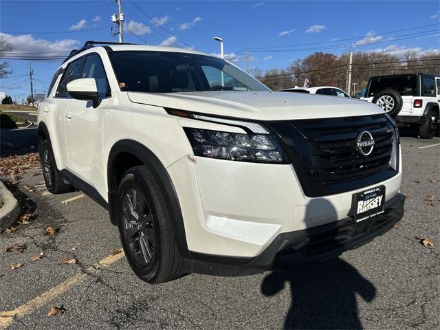 2023 nissan pathfinder sv