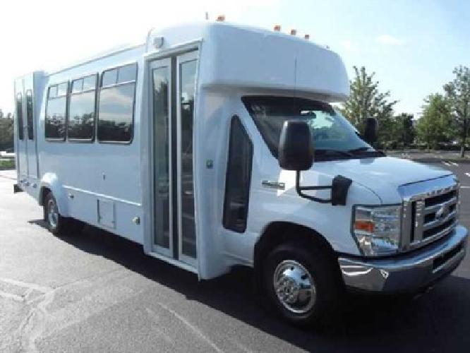 used 2008 ford e-450 wheelchair shuttle bus, 156,800 miles in westbury, ny