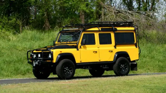 1989 land rover defender 110 4x4 / custom / fully restored / fi v8 / 5-speed