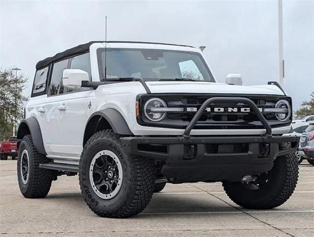2022 ford bronco base