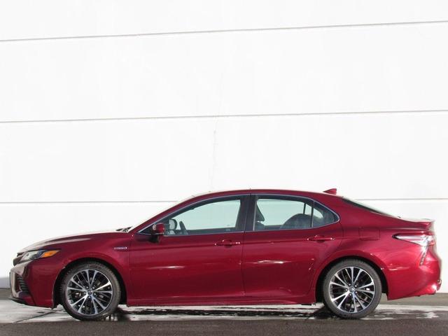2018 toyota camry hybrid se