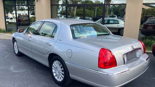 2004 Lincoln Town Car