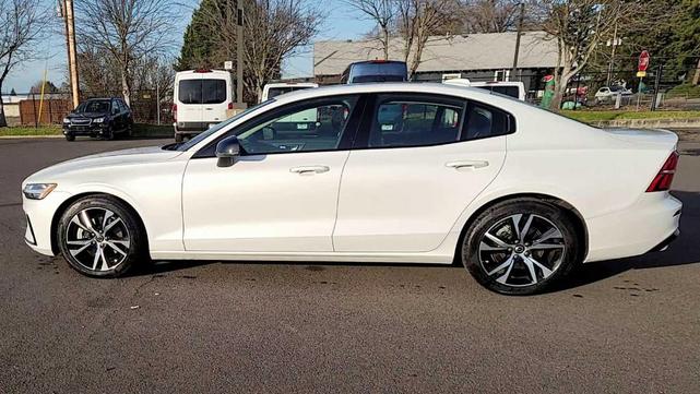 2024 volvo s60 b5 core dark theme