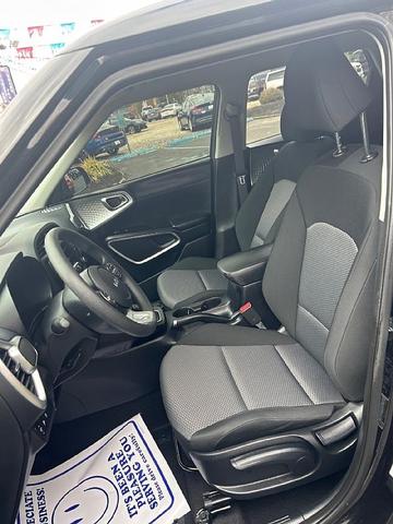 2023 kia soul lx