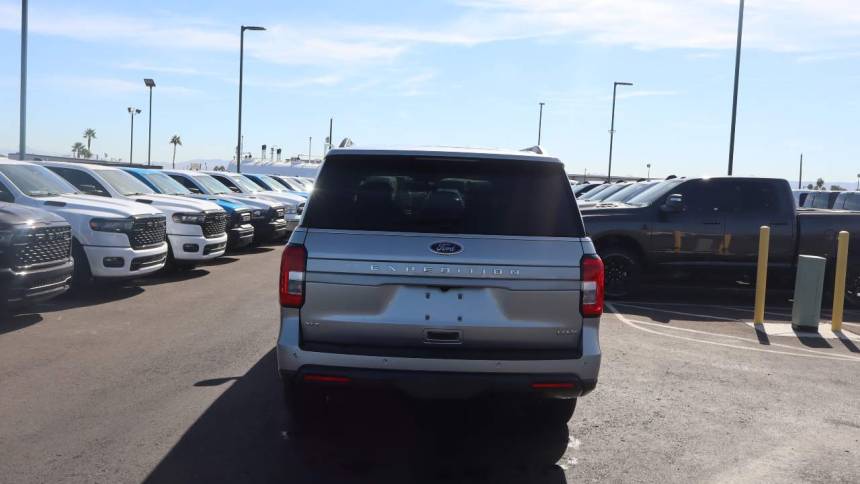 2022 ford expedition max xlt
