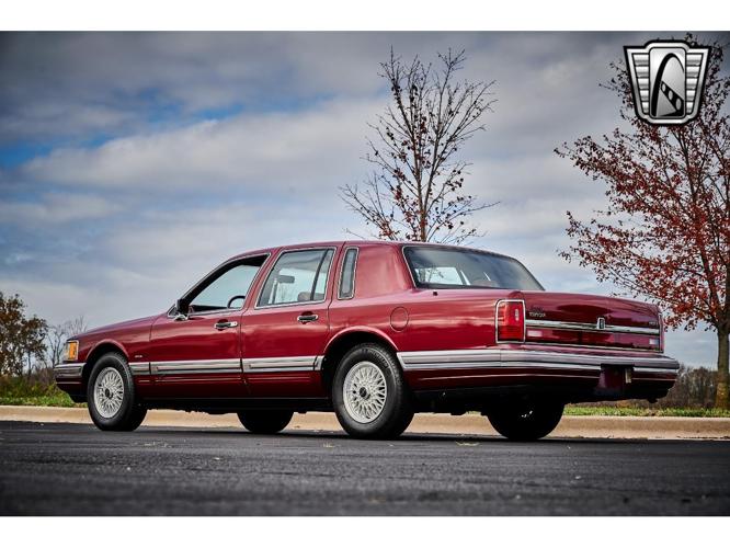 1990 lincoln town car in o'fallon, illinois