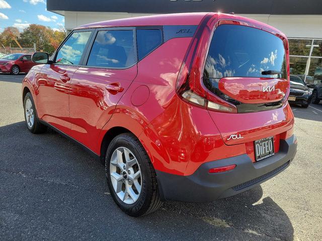 2022 kia soul lx
