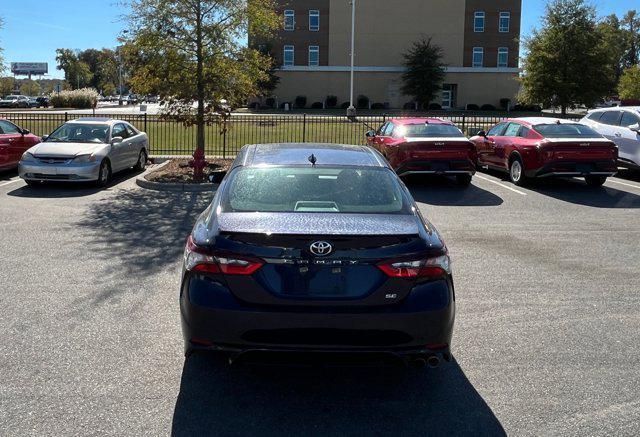 2022 toyota camry se