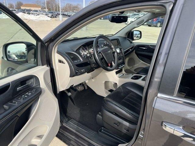 2014 chrysler town & country touring-l in saint clair shores, michigan