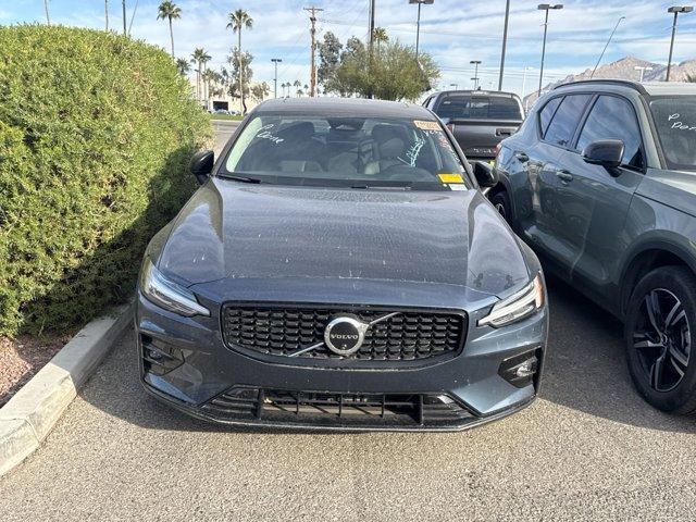 2024 volvo s60 b5 plus dark theme