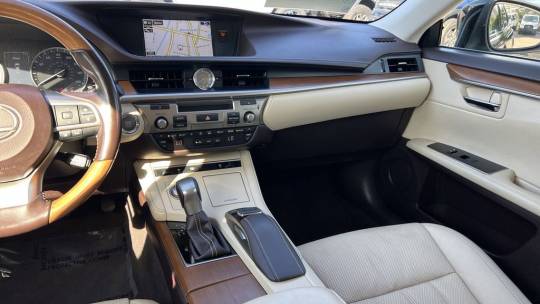 2016 Lexus ES