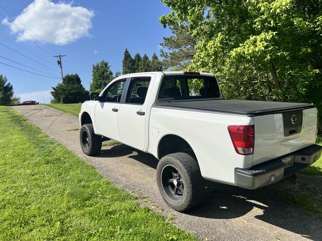 2011 nissan titan s