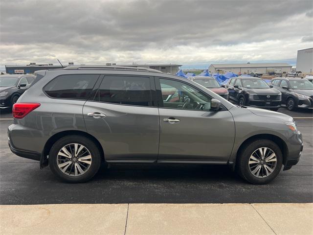 2017 nissan pathfinder sv