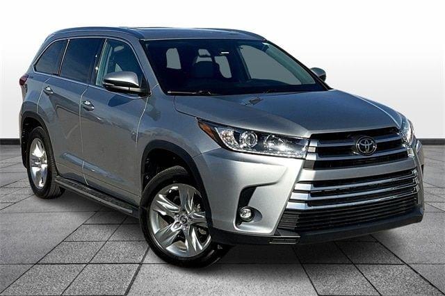 2019 toyota highlander limited in hutchinson, kansas