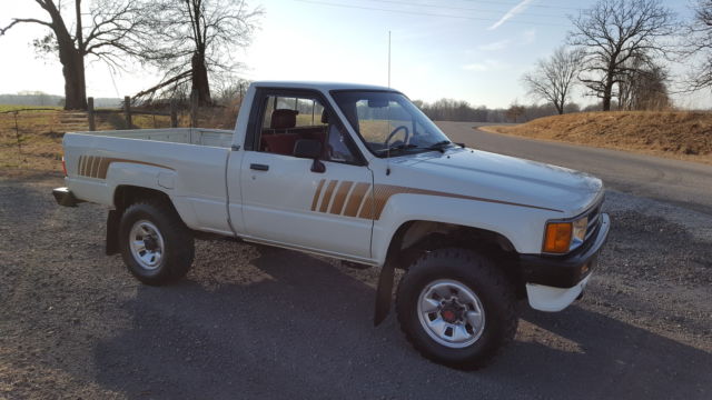 1987 toyota pickup only 74k original miles sr5 cab & chassis 2-door 2.4l