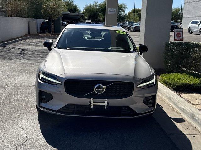 2024 volvo s60 b5 plus dark theme