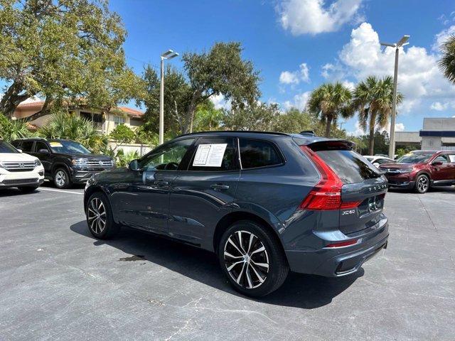 2023 volvo xc60 b5 plus dark theme