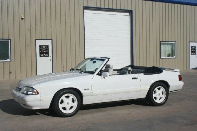 1993 ford mustang 5.0 lx convertible 5 spd. feature car. only 444 made