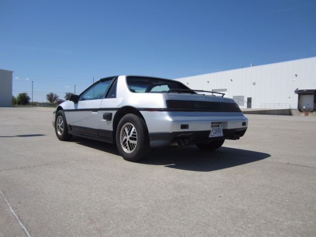 pontiac fiero se 1987 t-tops, 33,000 miles